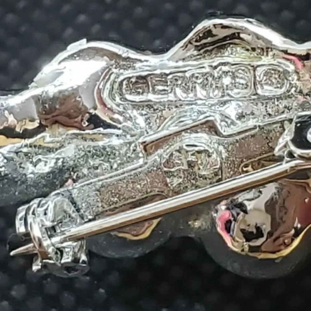 VINTAGE GERRY'S Silver-tone Leaf Pin Brooch Collectible Jewelry